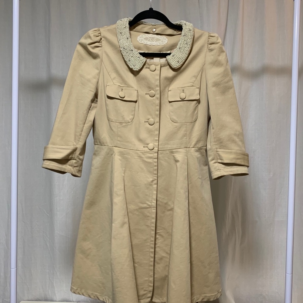 Short trench coat